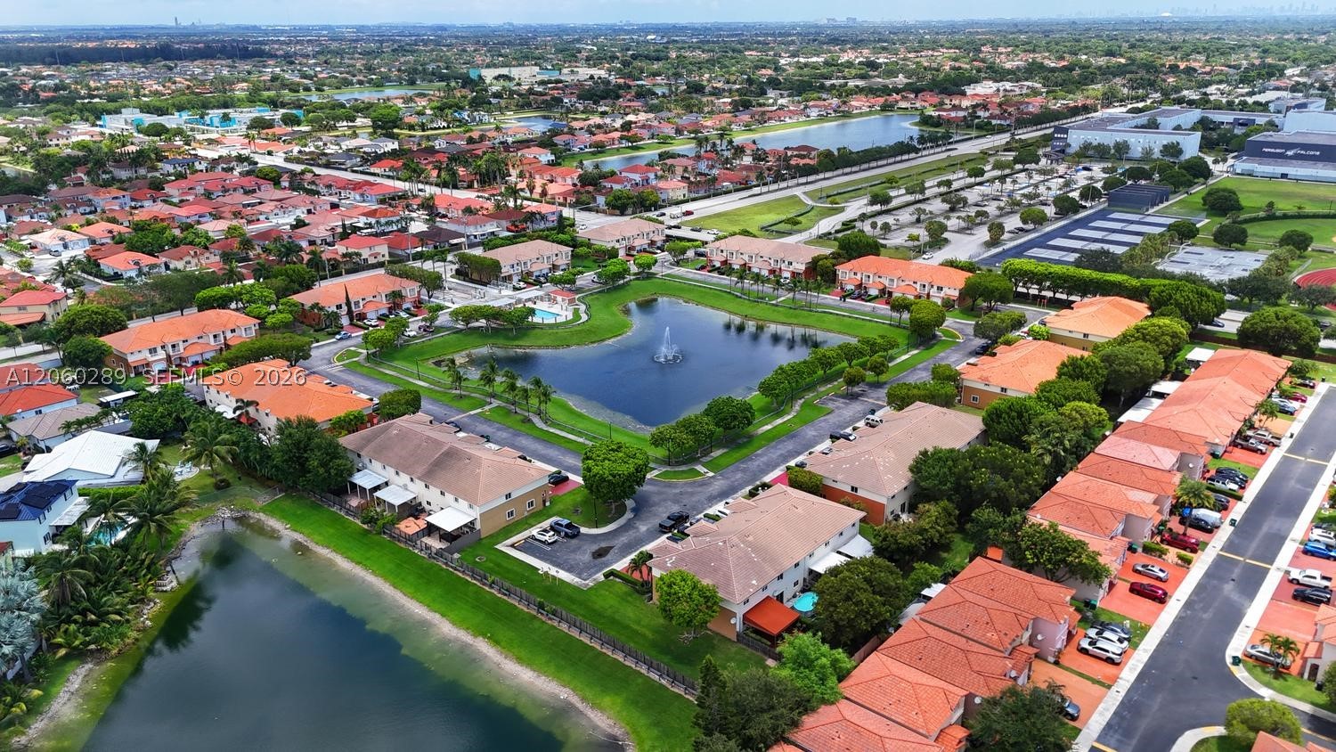 FOREST LAKE PARADISE - Residential