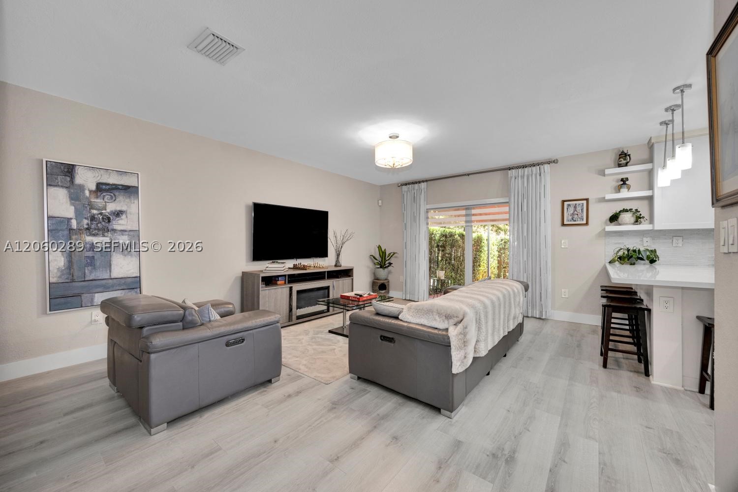 FOREST LAKE PARADISE - Residential