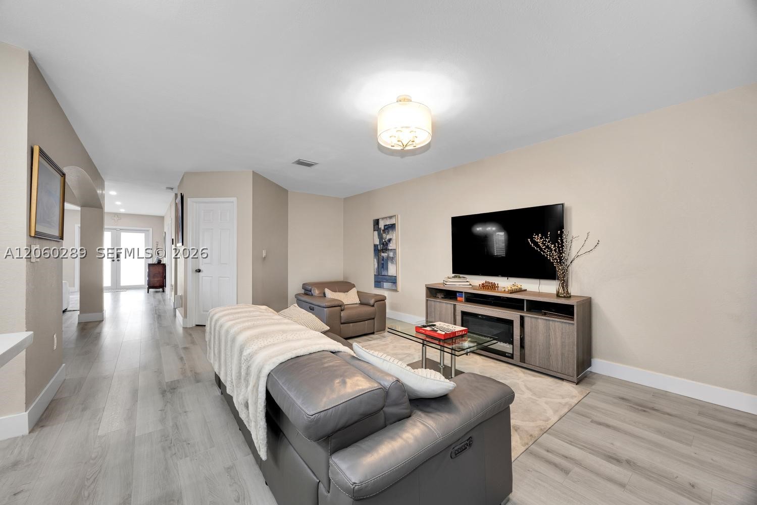 FOREST LAKE PARADISE - Residential