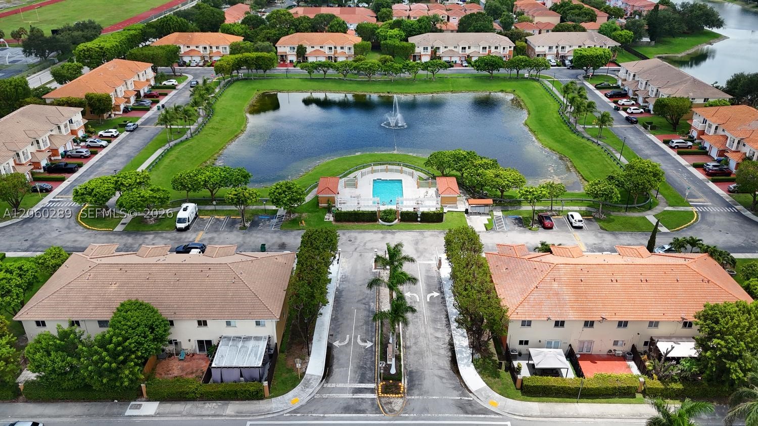 FOREST LAKE PARADISE - Residential