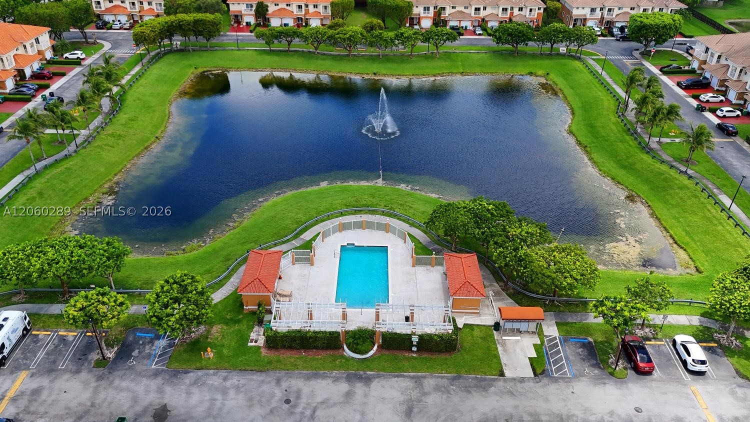 FOREST LAKE PARADISE - Residential