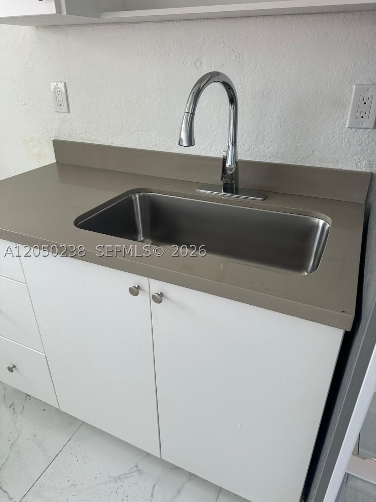 PARADISE AT SUNSET CONDO - Residential Lease
