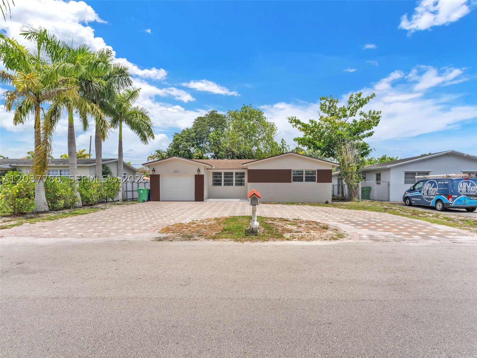 Amazing 3/2 home, well-maintained, bright, and centrally located. Features a remodeled kitchen, updated bathrooms, and a spacious lot with a round driveway offering plenty of parking. This home also qualifies for down payment assistance programs.