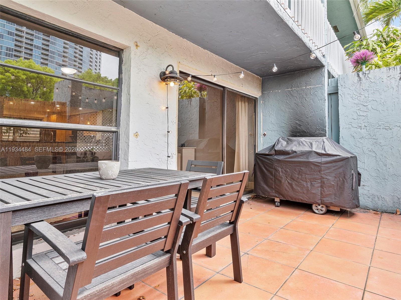 CORONA BAY TOWNHOUSES CON - Residential