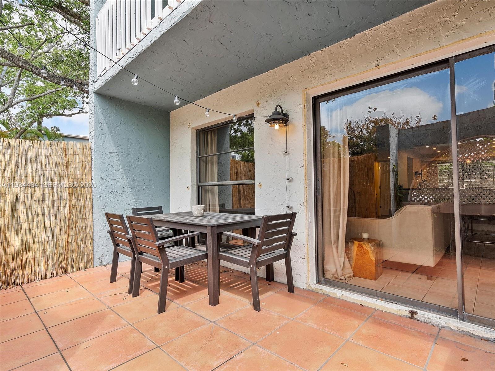 CORONA BAY TOWNHOUSES CON - Residential