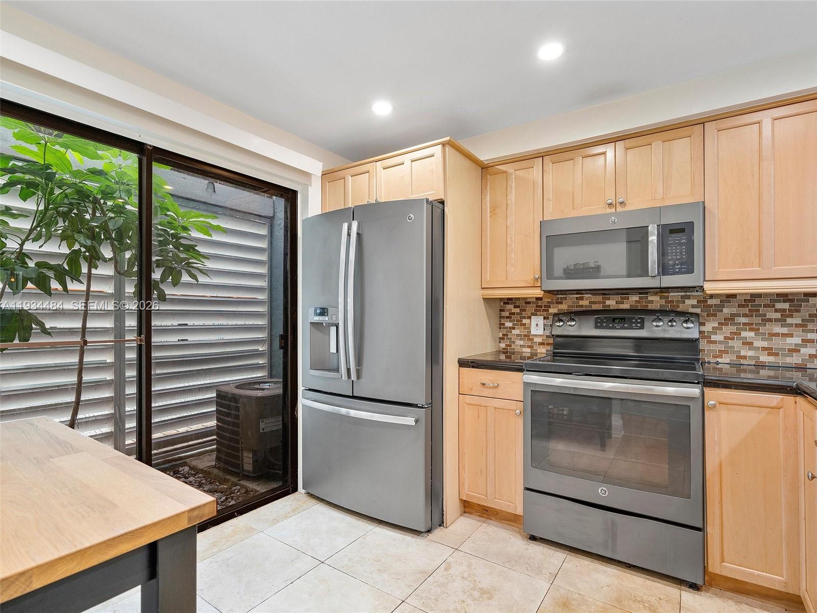 CORONA BAY TOWNHOUSES CON - Residential
