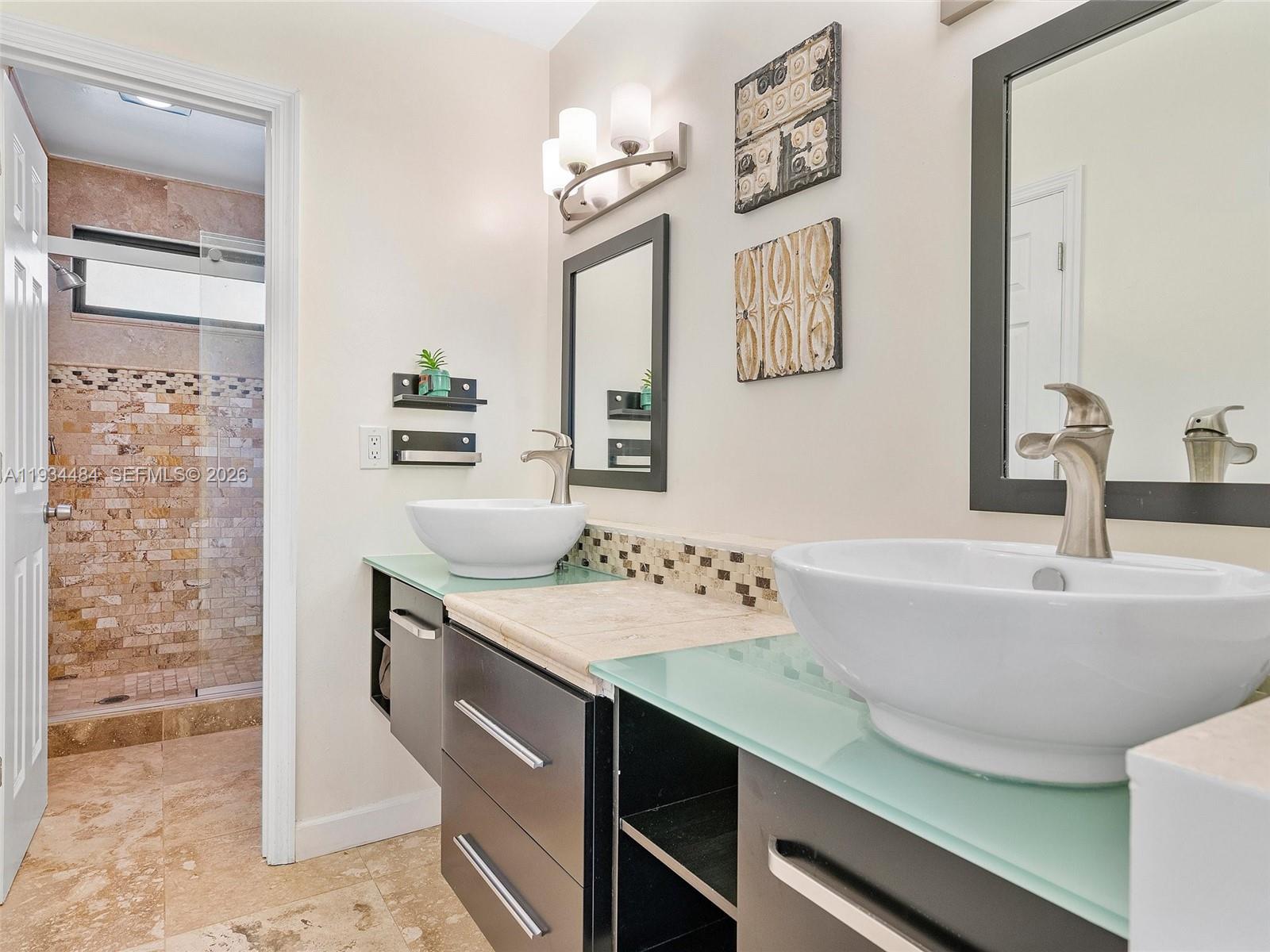 CORONA BAY TOWNHOUSES CON - Residential