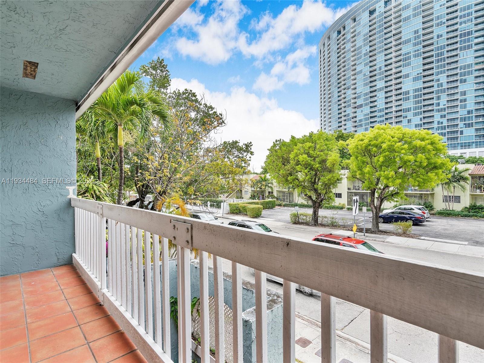 CORONA BAY TOWNHOUSES CON - Residential