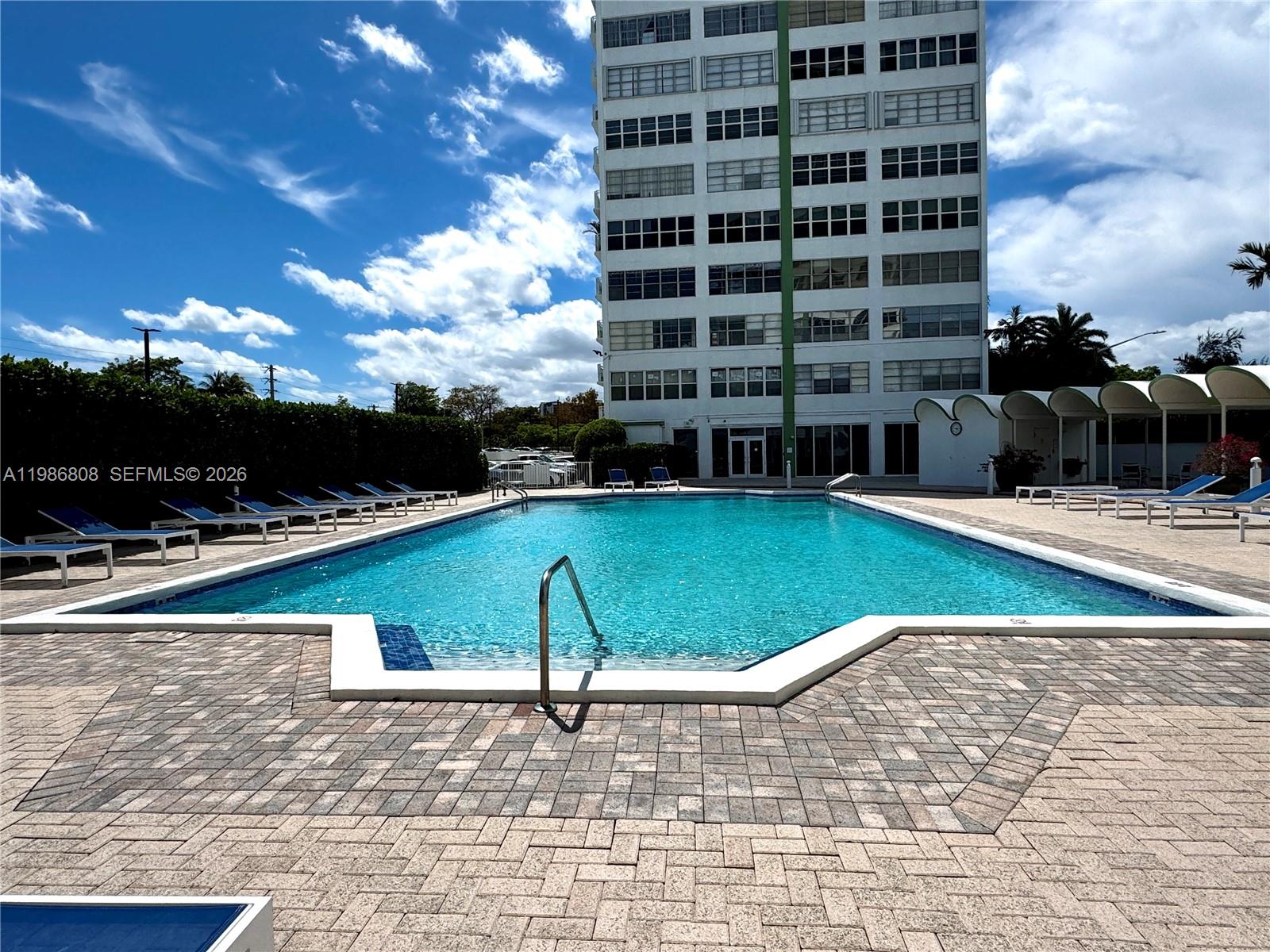 BAYVIEW TOWERS CONDO SOUT - Residential