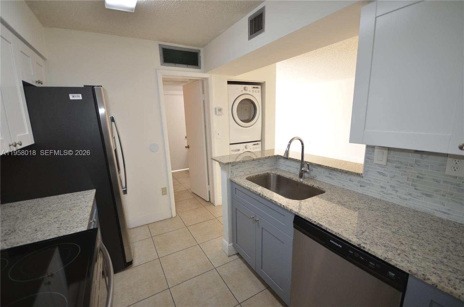 KENDALL LAKE TOWERS CONDO - Residential