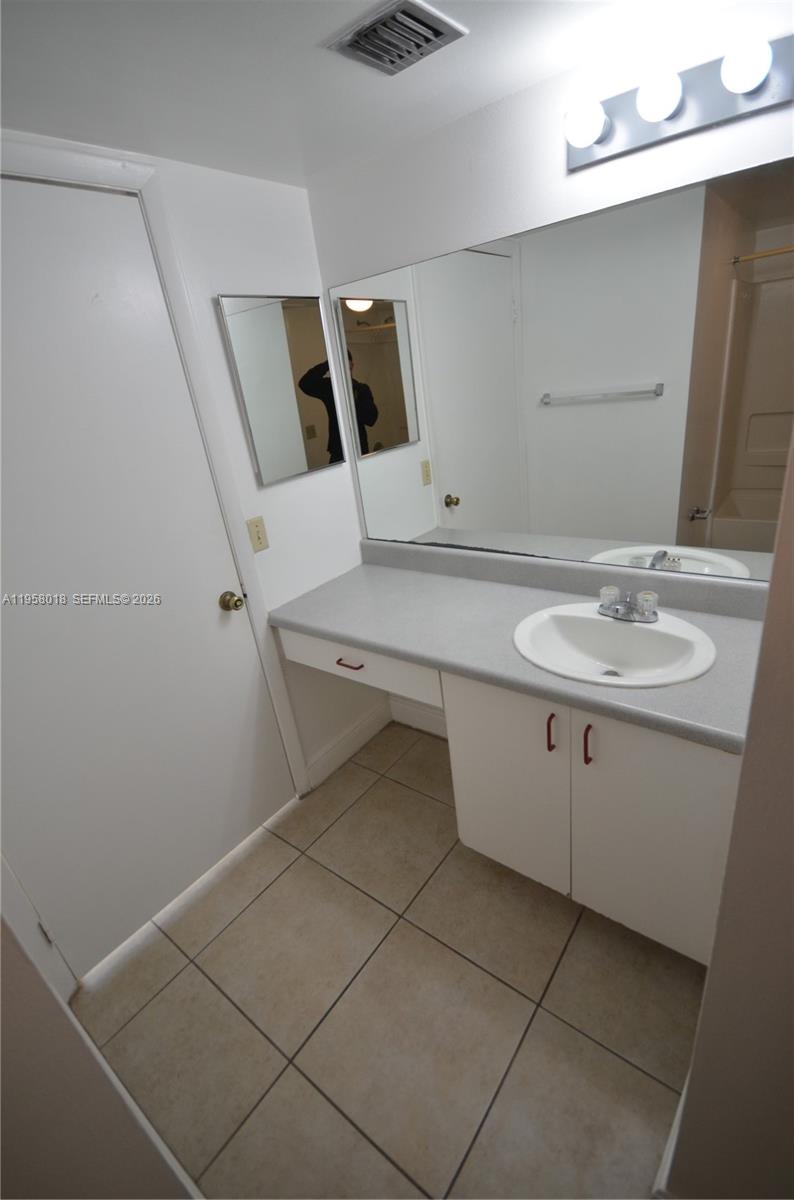KENDALL LAKE TOWERS CONDO - Residential
