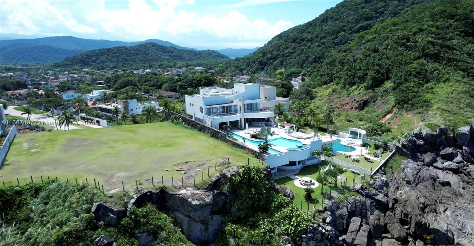 Guaruja, São Paulo - Commercial Sale