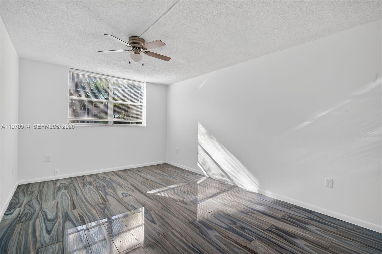 LIME BAY CONDOMINIUM 5 - Residential