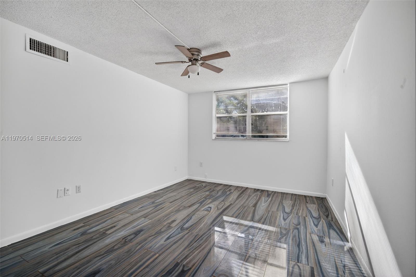 LIME BAY CONDOMINIUM 5 - Residential