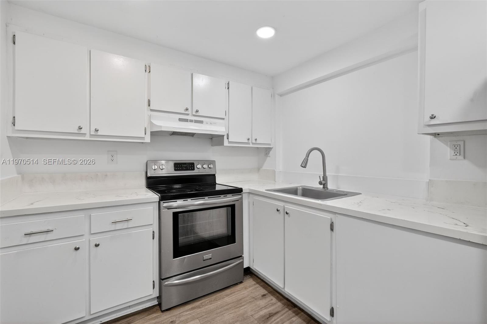 LIME BAY CONDOMINIUM 5 - Residential