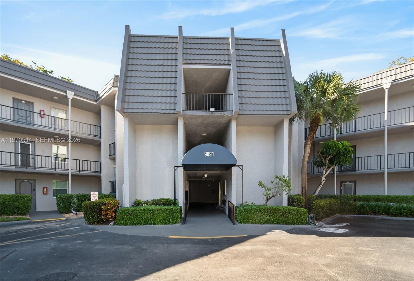 LIME BAY CONDOMINIUM 5 - Residential