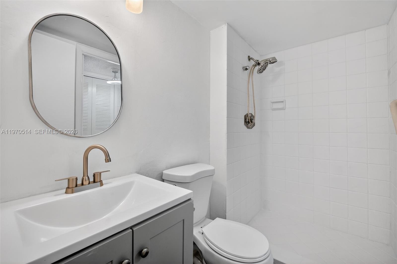 LIME BAY CONDOMINIUM 5 - Residential