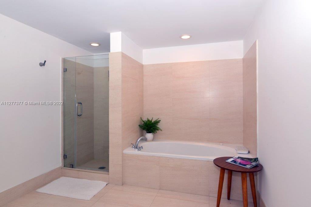 BLUE BAY TOWER CONDO - Residential Lease
