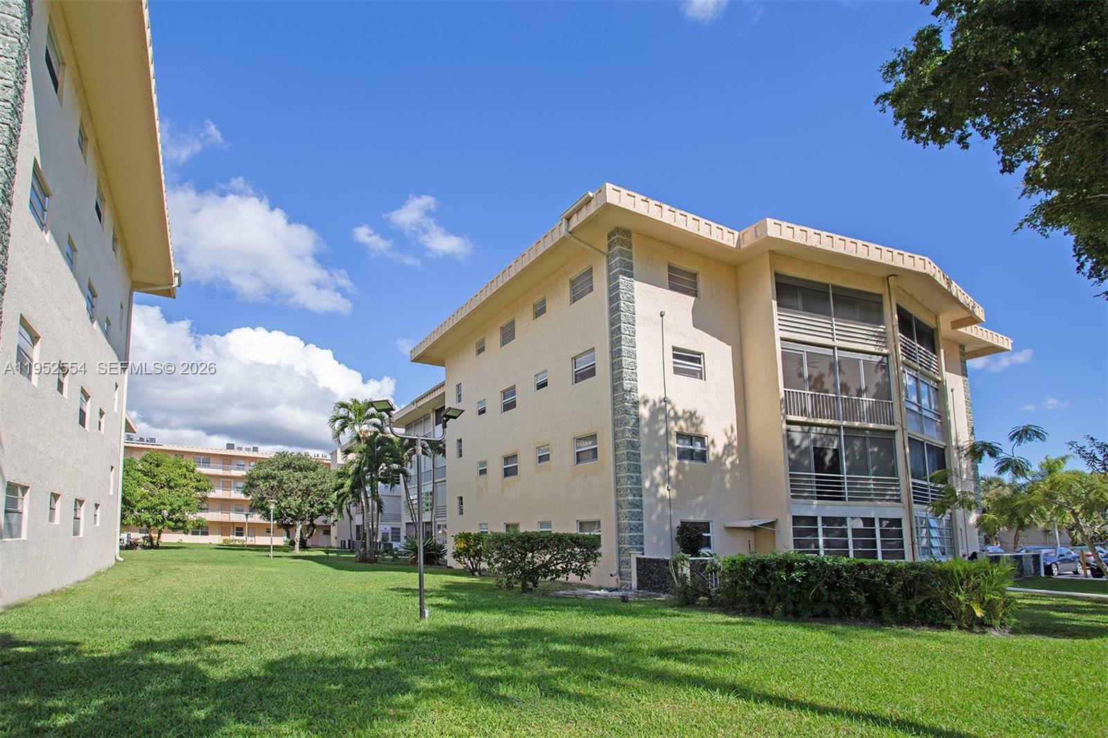 PEARL CONDO - Residential