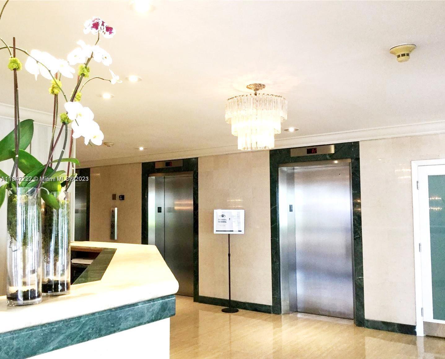 BRICKELL BAY TOWER CONDO - Residential