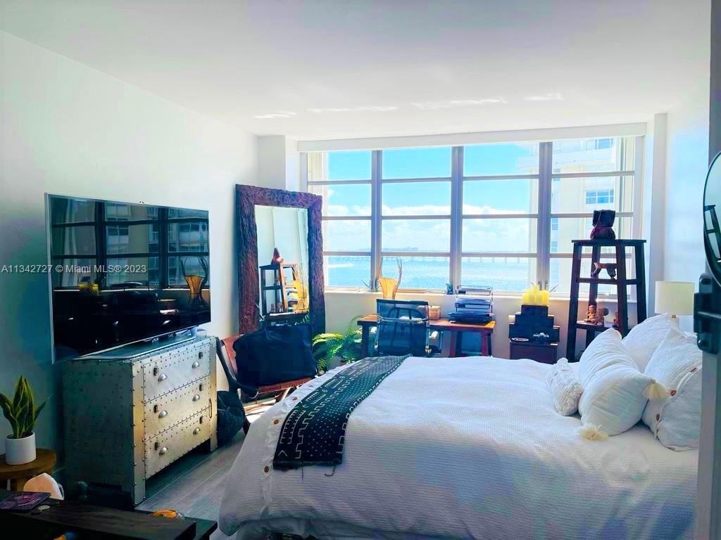 BRICKELL BAY TOWER CONDO - Residential
