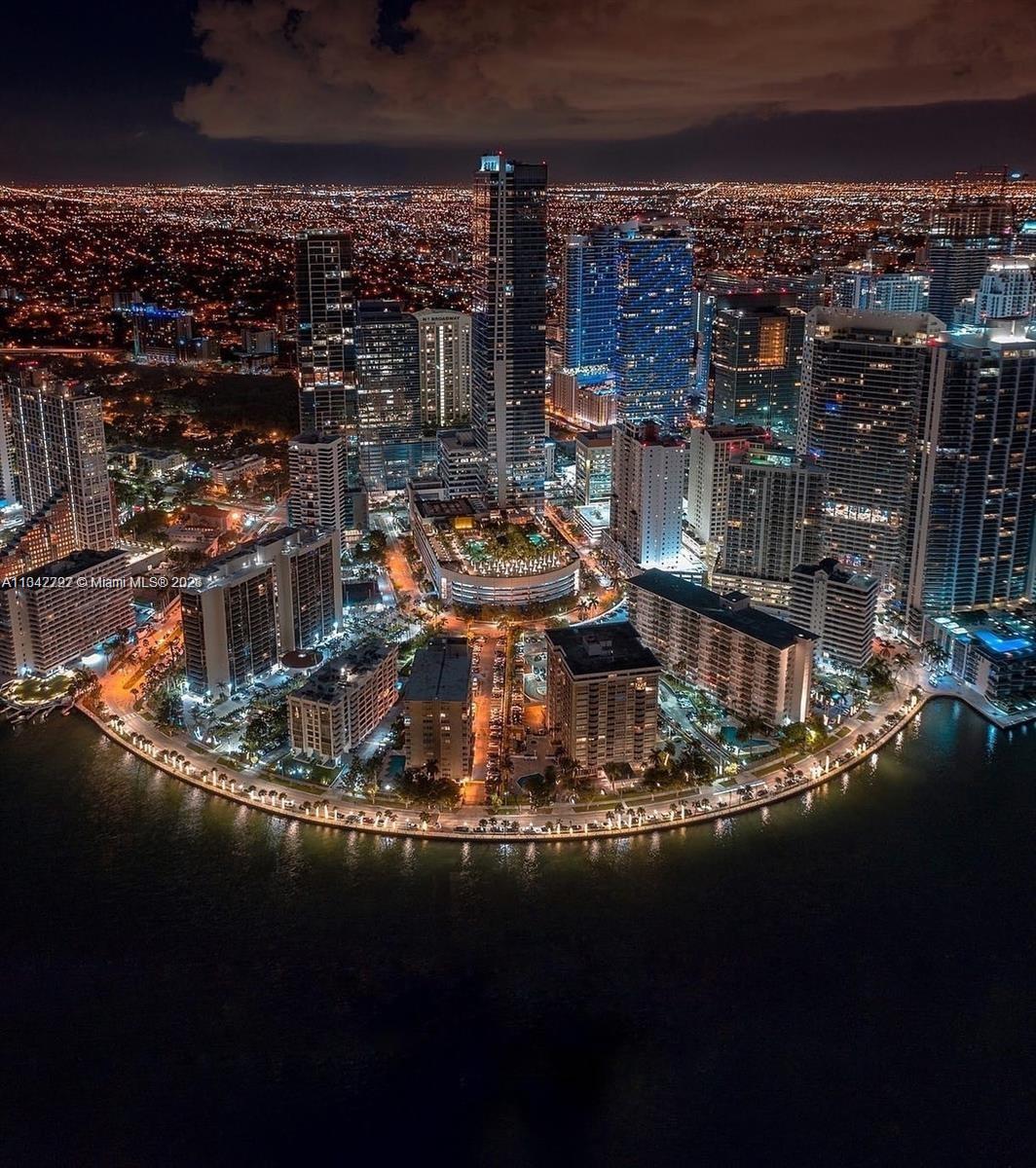 BRICKELL BAY TOWER CONDO - Residential