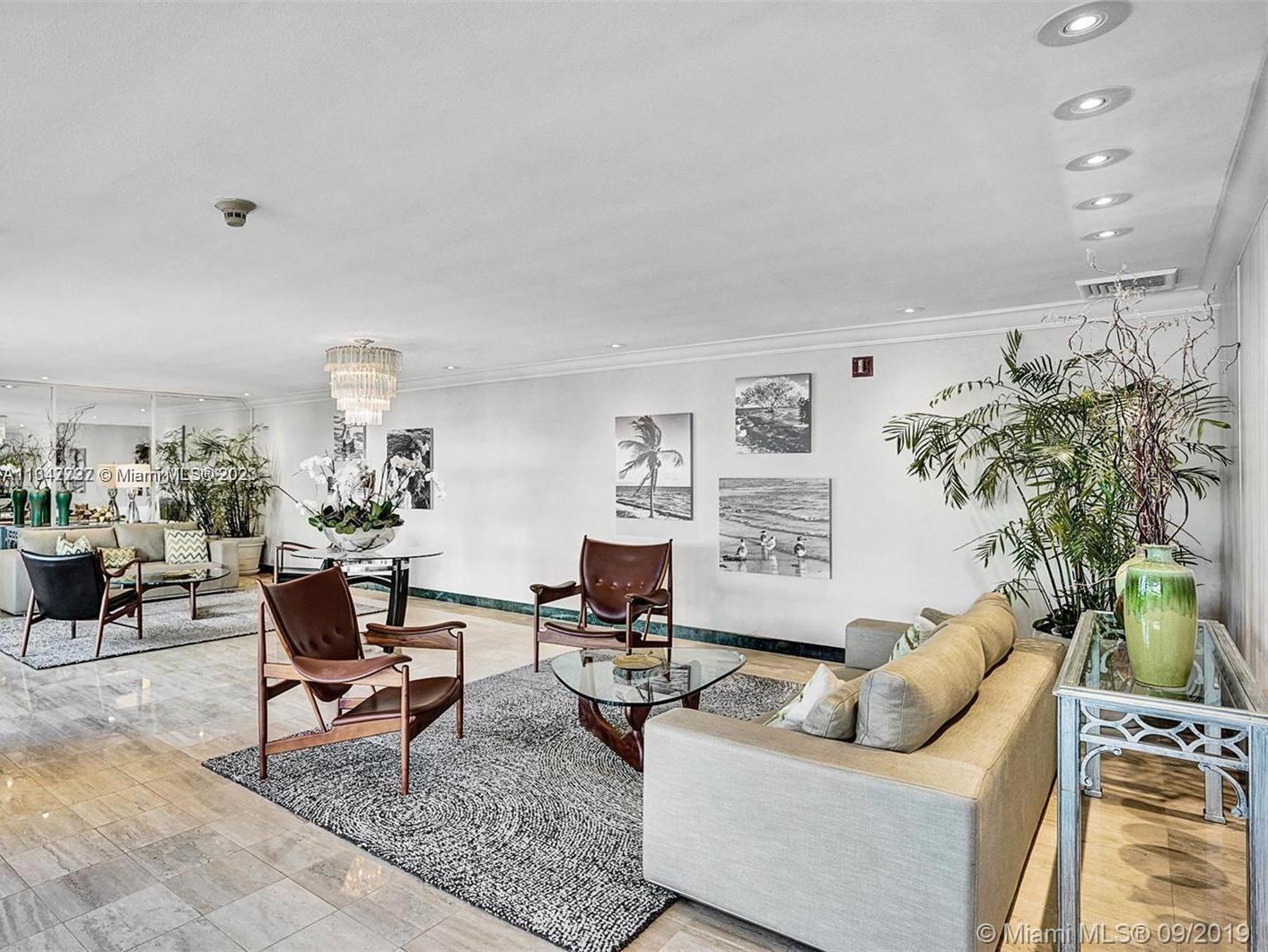 BRICKELL BAY TOWER CONDO - Residential