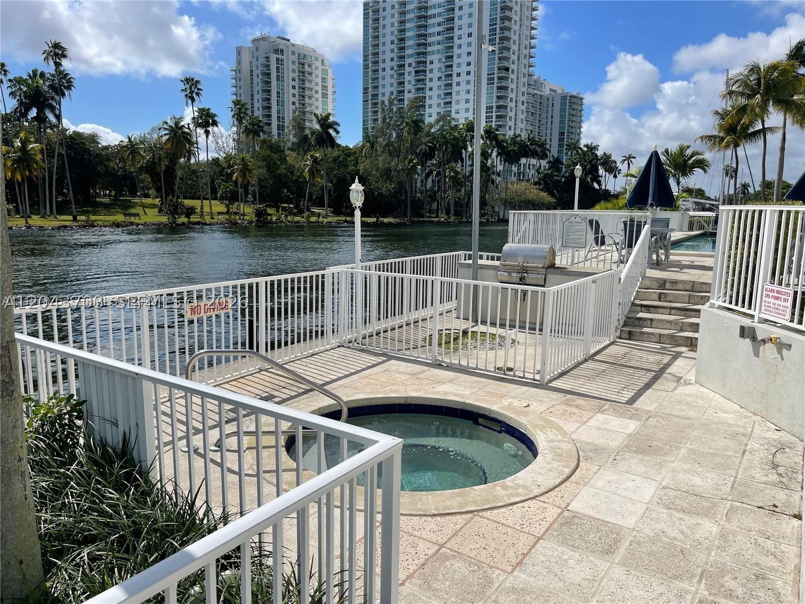 SERENITY ON THE RIVER CON - Residential