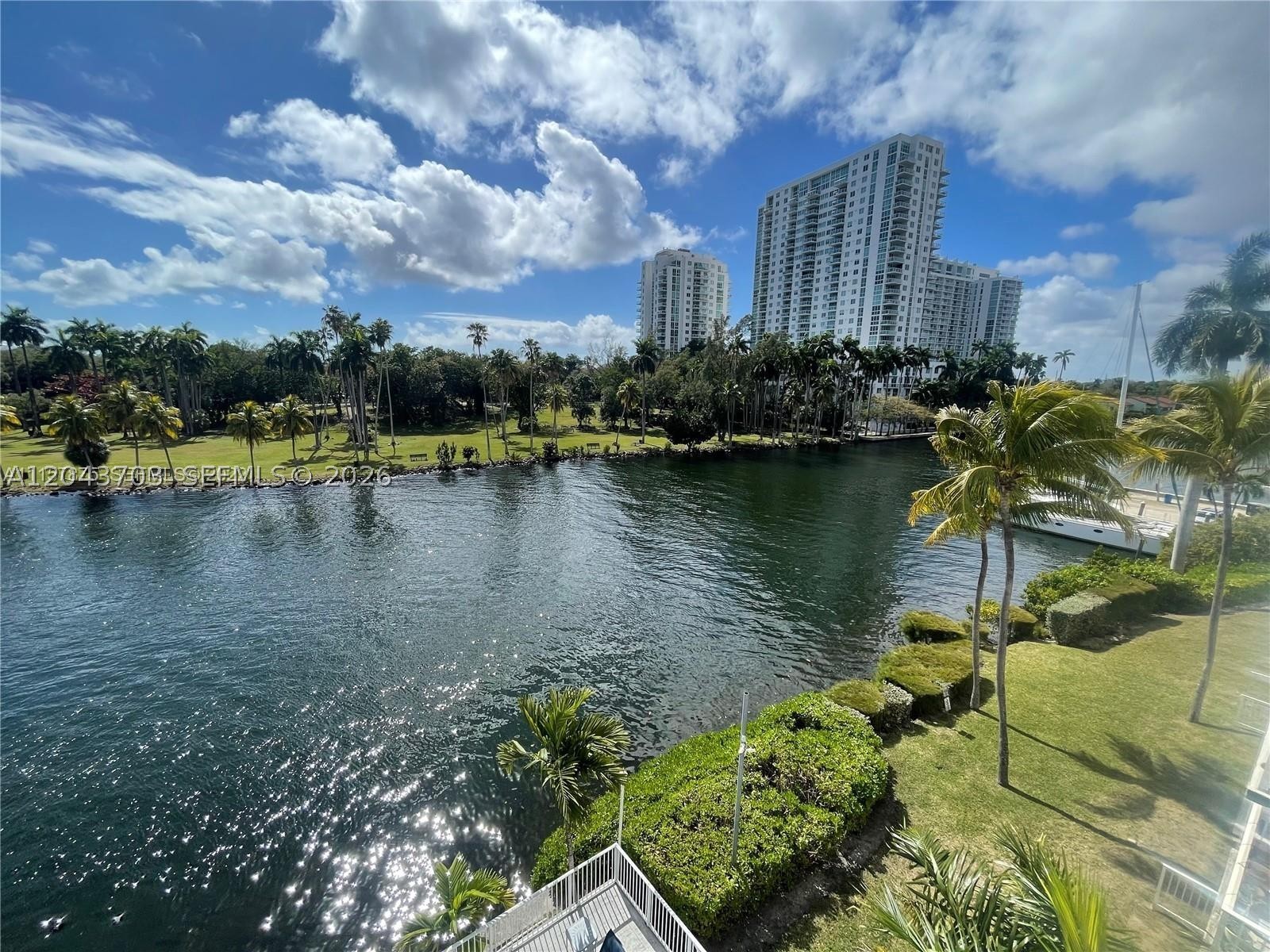 SERENITY ON THE RIVER CON - Residential