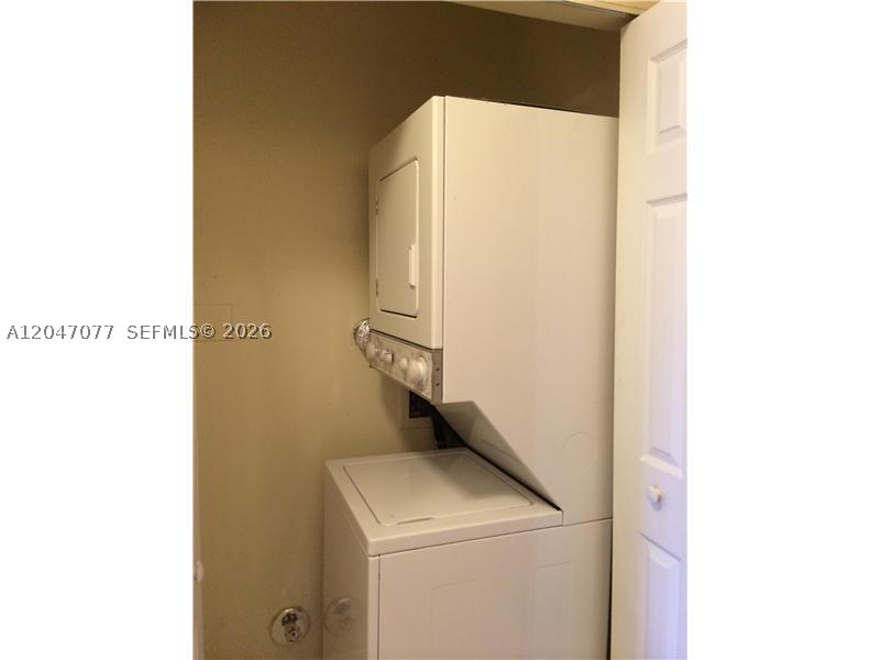 KENLAND WALK CONDO II - Residential Lease