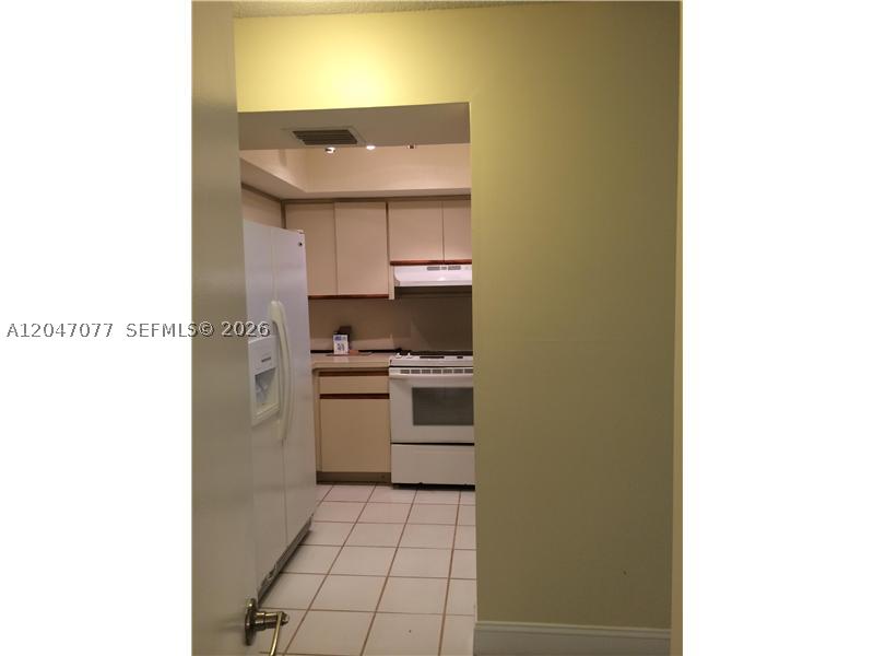 KENLAND WALK CONDO II - Residential Lease