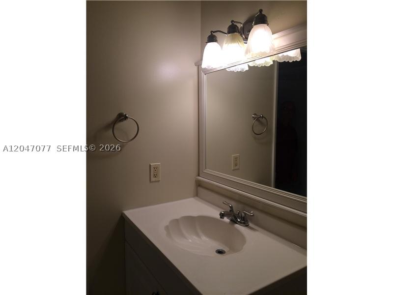 KENLAND WALK CONDO II - Residential Lease