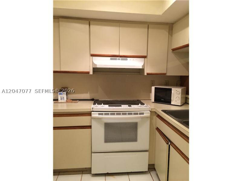 KENLAND WALK CONDO II - Residential Lease