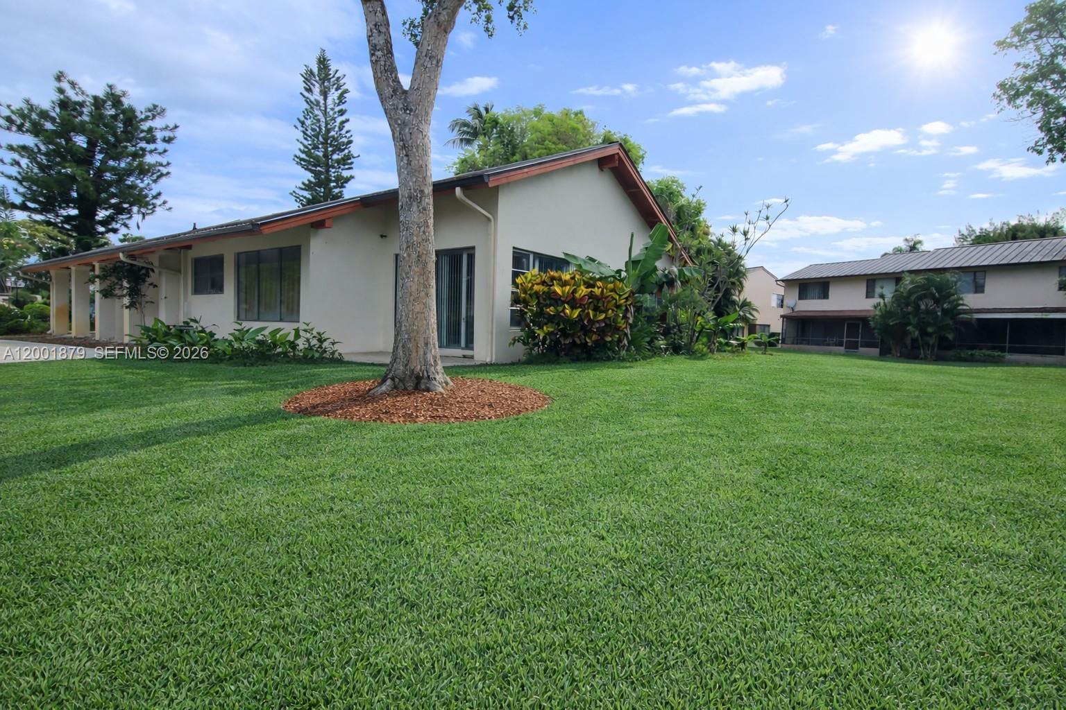 HILLS OF INVERRARY TRACT - Residential