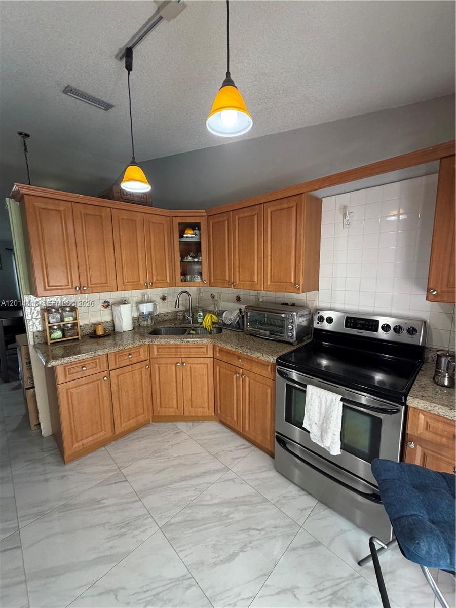 WEST PALM GARDENS VILLAS - Residential