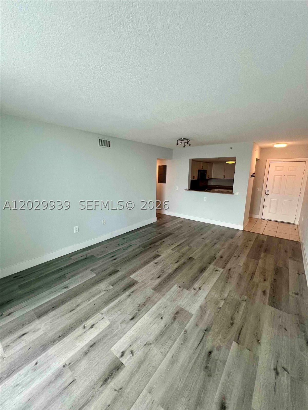 DOUGLAS PLACE CONDO - Residential Lease