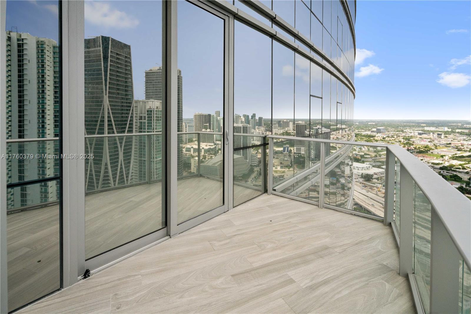 PARAMOUNT MIAMI WORLDCENT - Residential