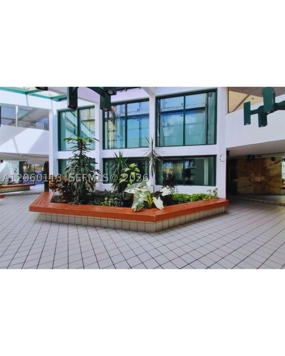 INTERNATIONAL PARK I COND - Residential
