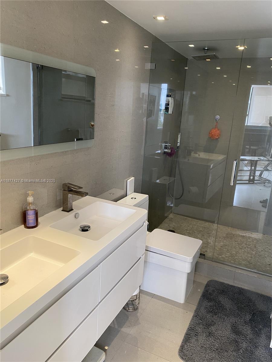 THE PLAZA OF BAL HARBOUR - Residential