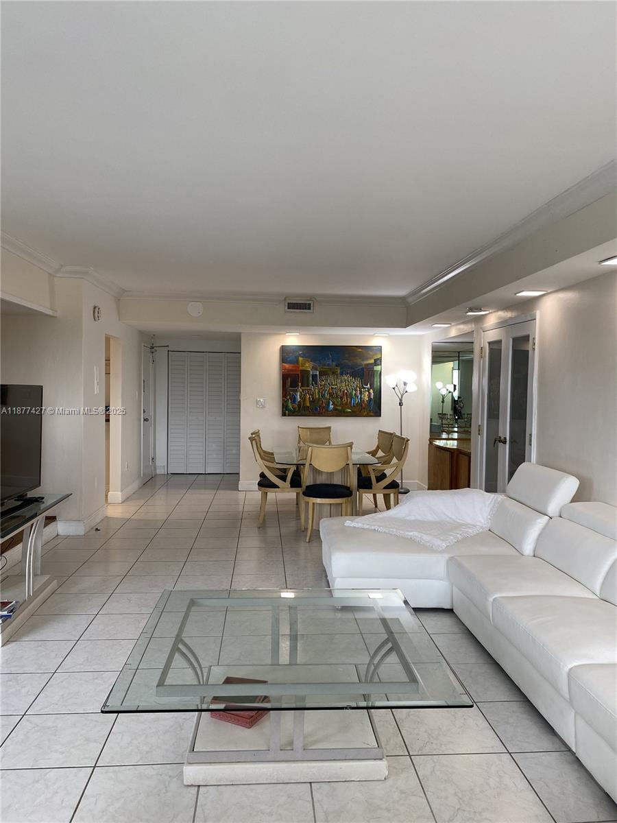 THE PLAZA OF BAL HARBOUR - Residential