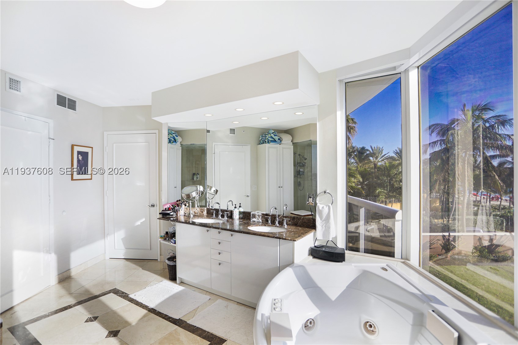 THE PINNACLE CONDO - Residential
