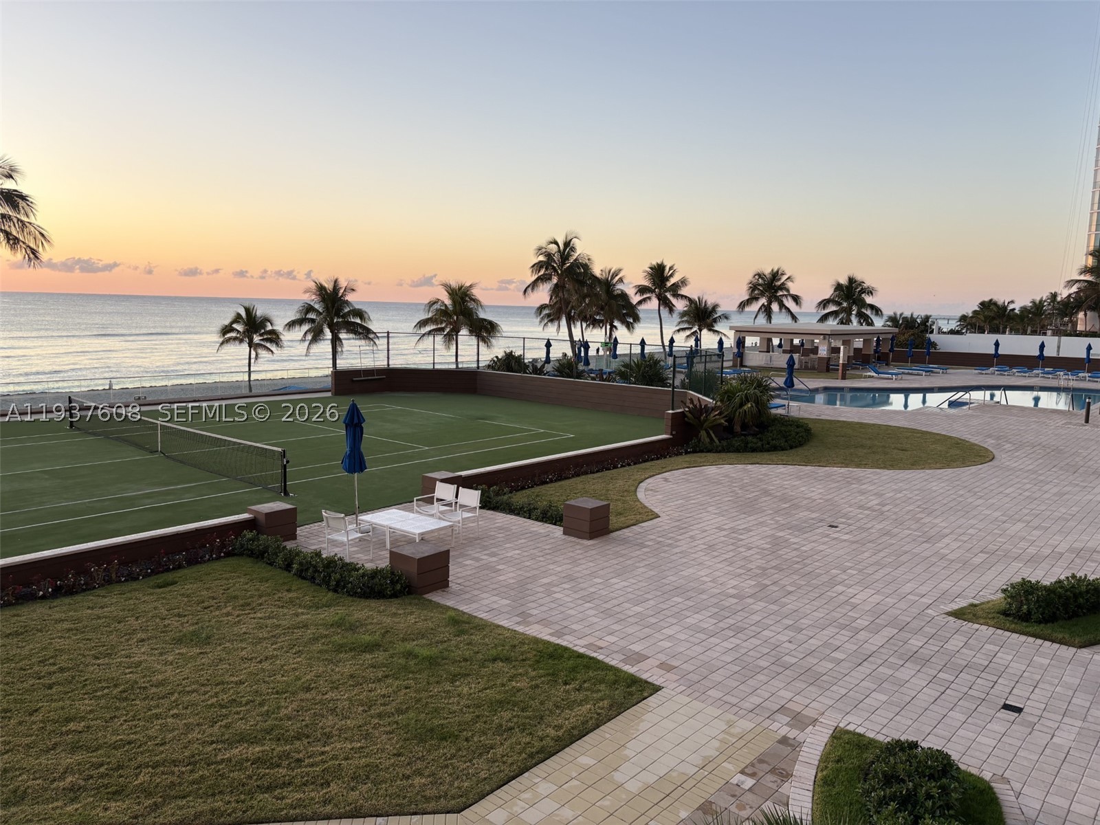 THE PINNACLE CONDO - Residential