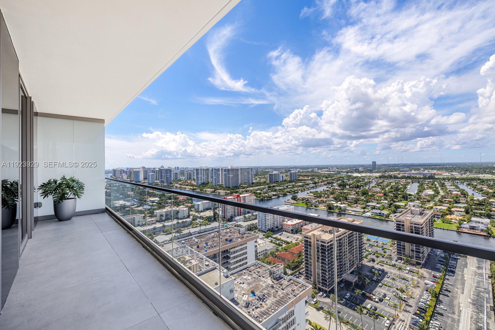 2000 Ocean - Residential