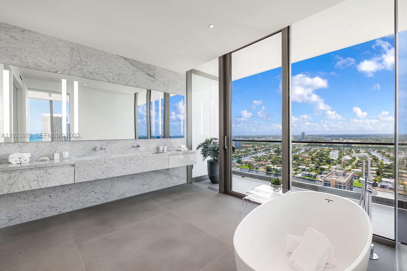 2000 Ocean - Residential