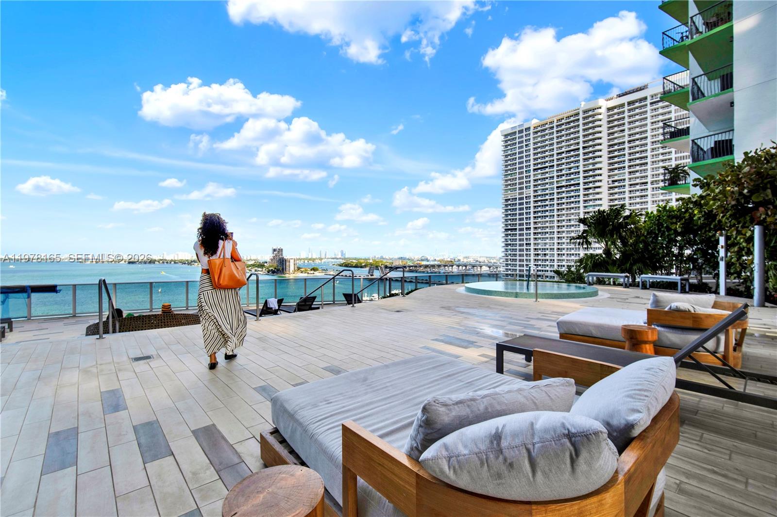 ARIA ON THE BAY CONDO - Residential
