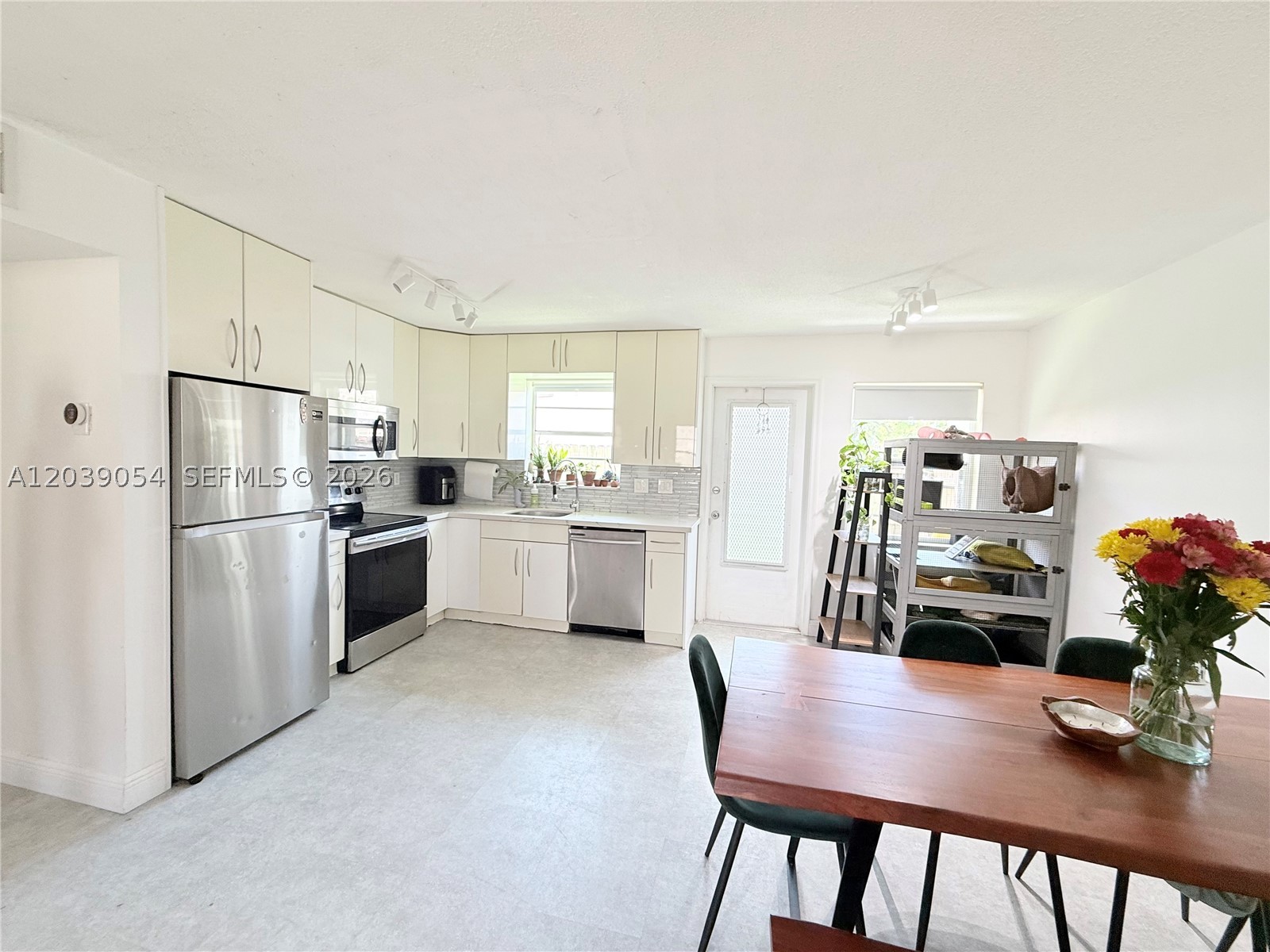 ROYAL TERRACE CONDOMINIUM - Residential