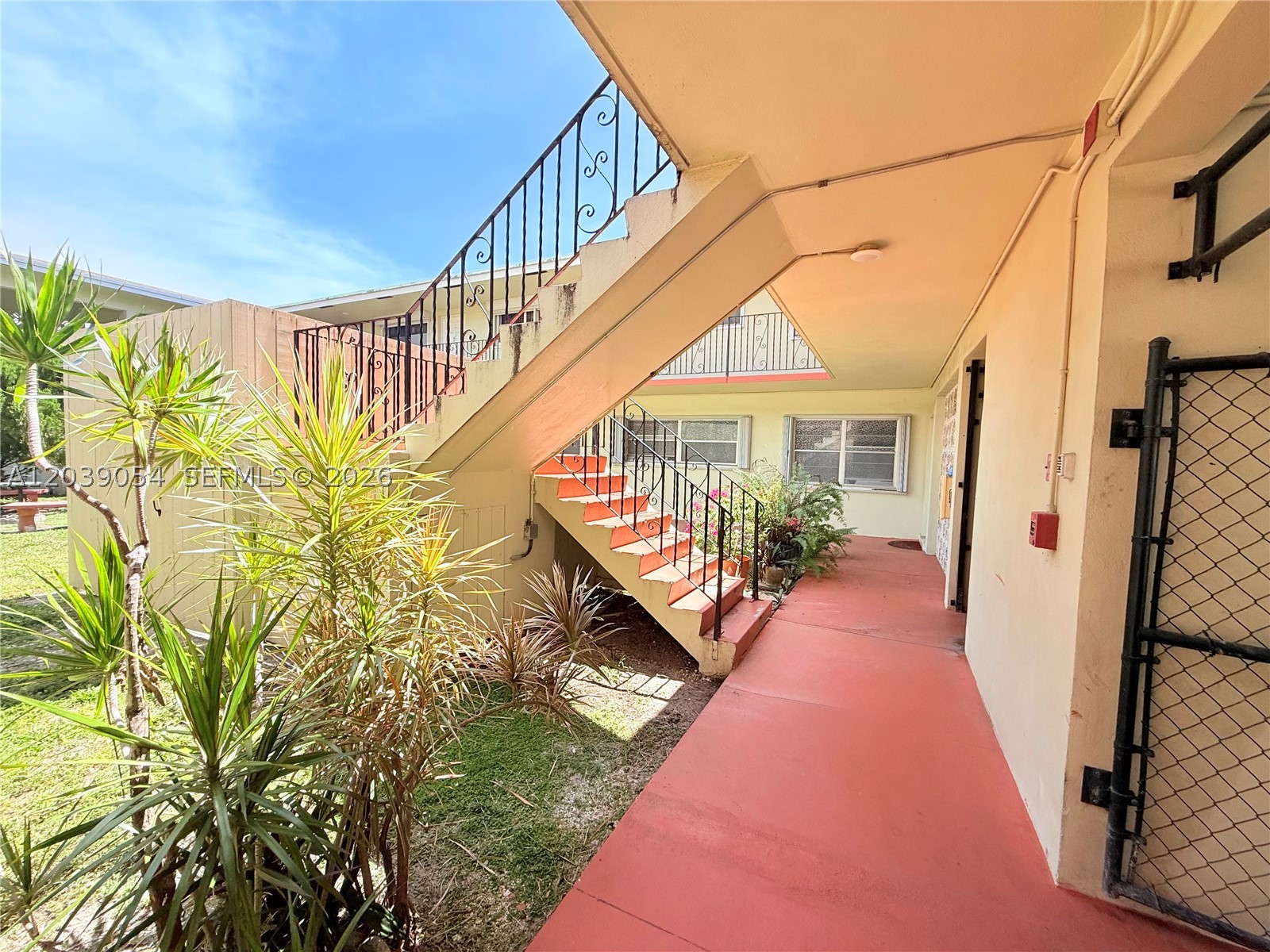 ROYAL TERRACE CONDOMINIUM - Residential