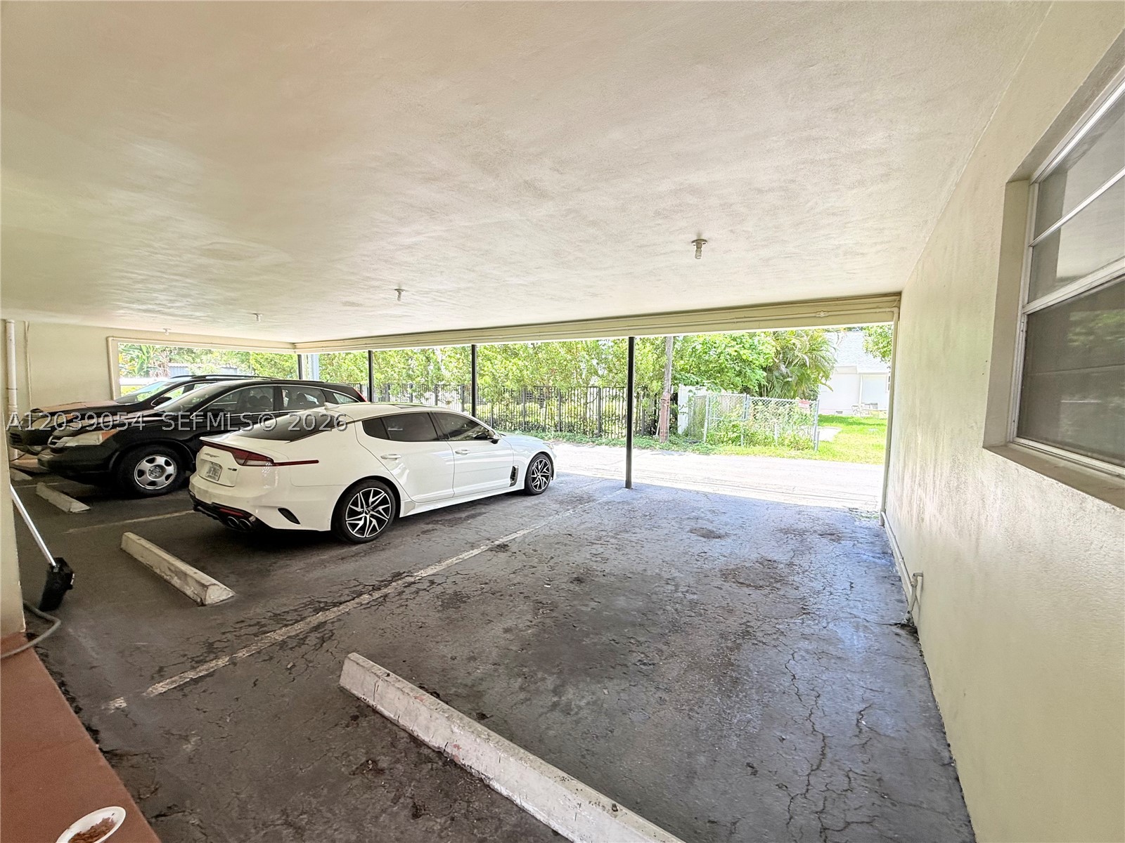 ROYAL TERRACE CONDOMINIUM - Residential