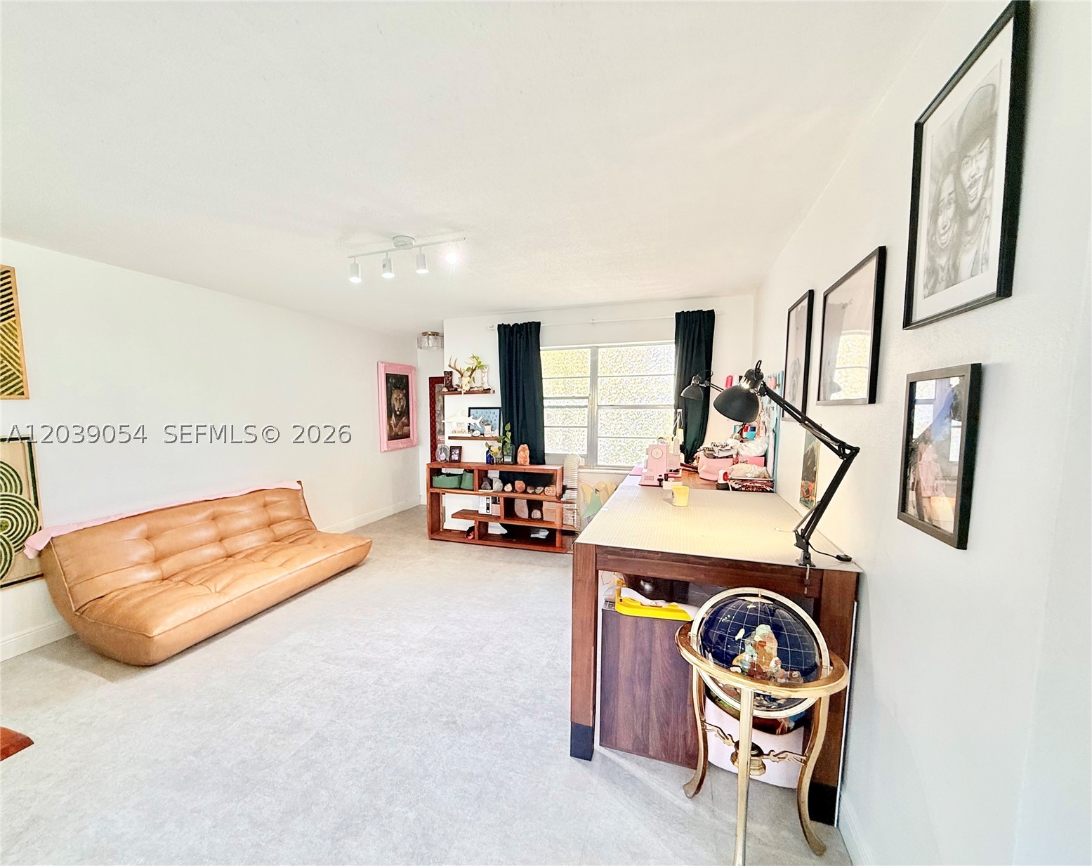 ROYAL TERRACE CONDOMINIUM - Residential