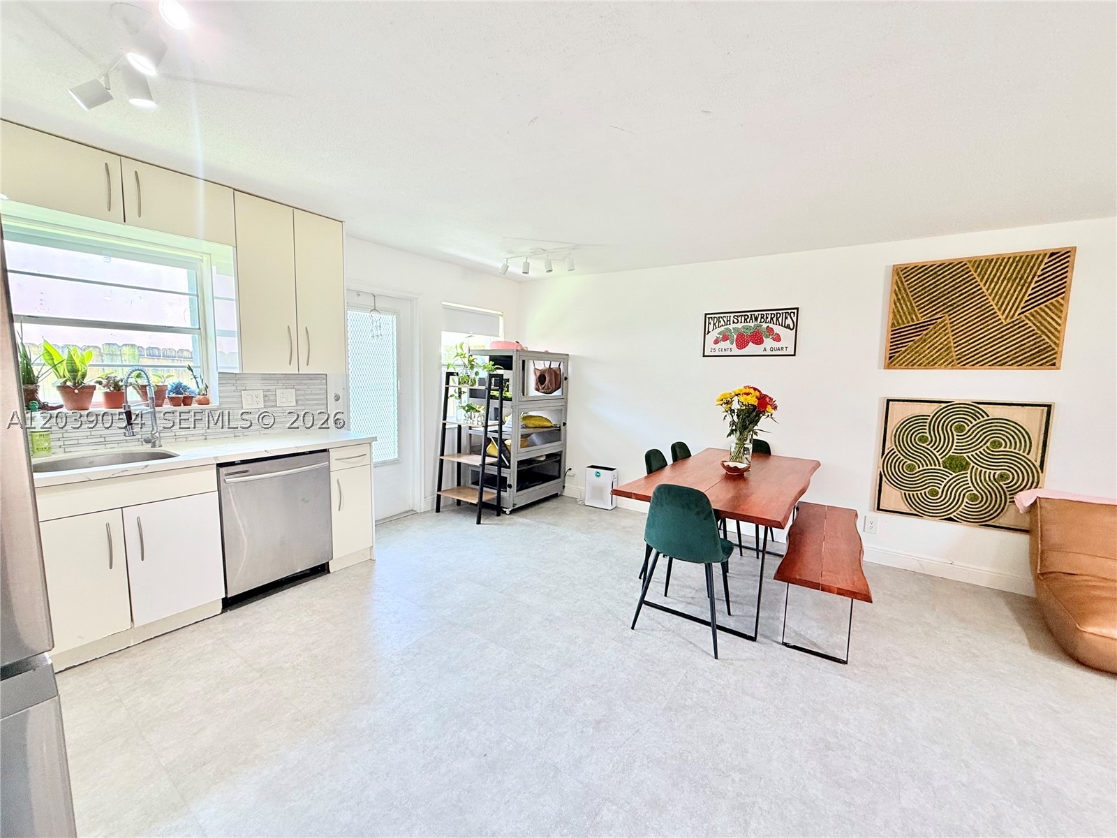 ROYAL TERRACE CONDOMINIUM - Residential